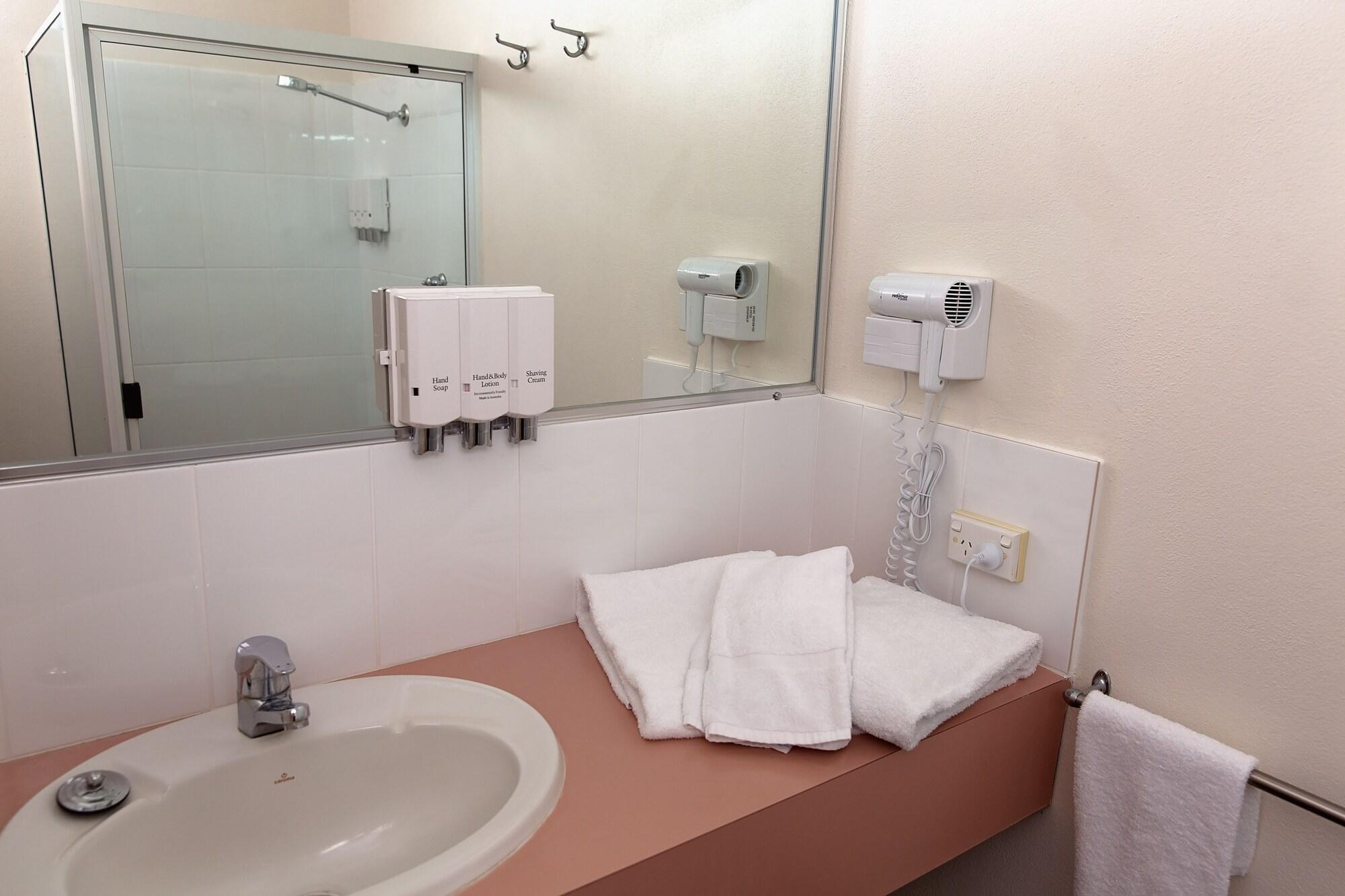 מקיי White Lace Motor Inn מראה חיצוני תמונה